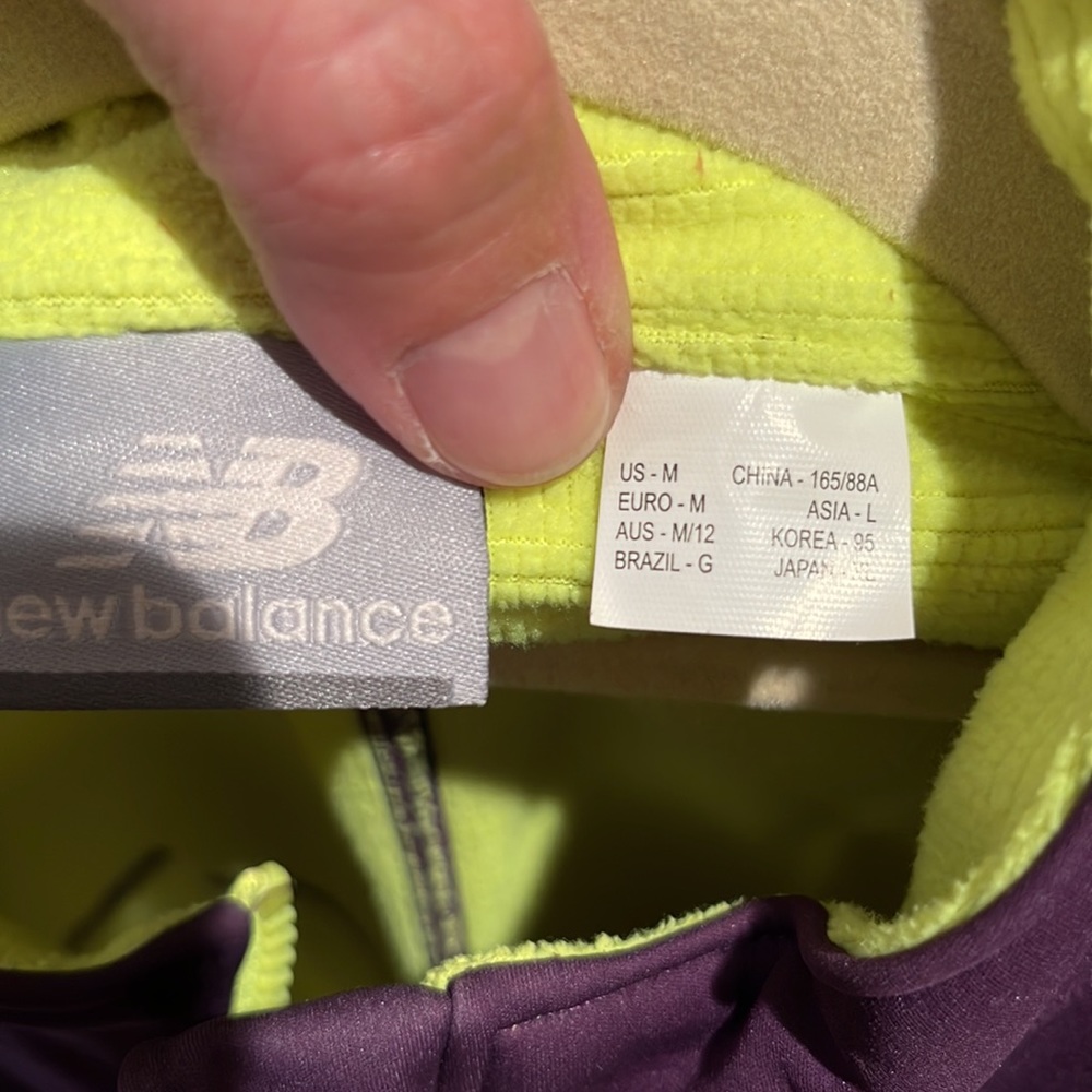 NEW BALANCE RUNNING JACKET SIZE M - Picture 8 of 8